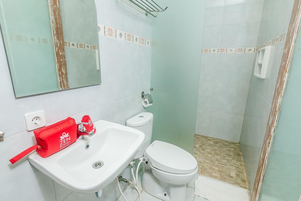 Zen Rooms Denpasar Mertasari Εξωτερικό φωτογραφία