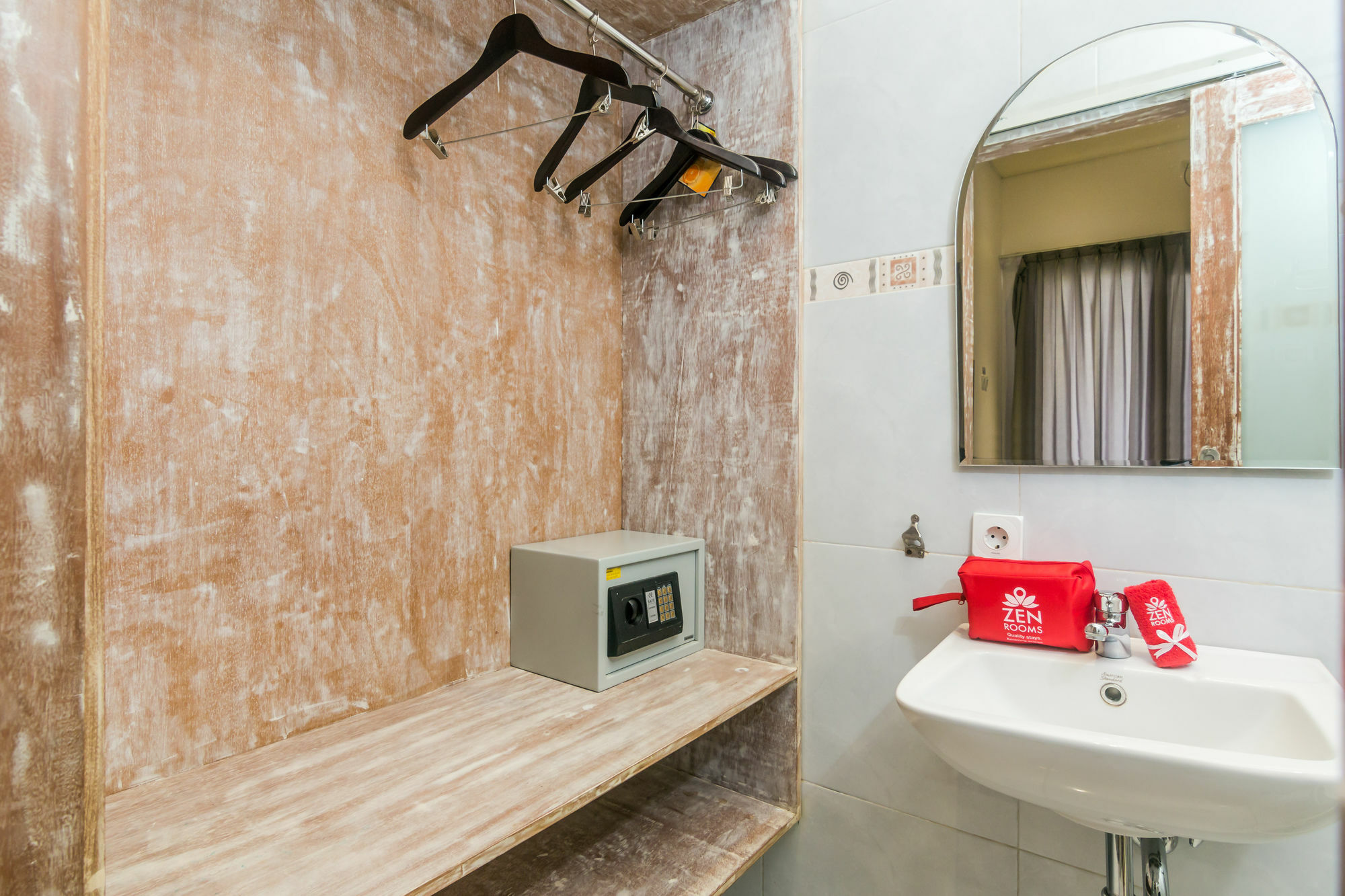 Zen Rooms Denpasar Mertasari Εξωτερικό φωτογραφία