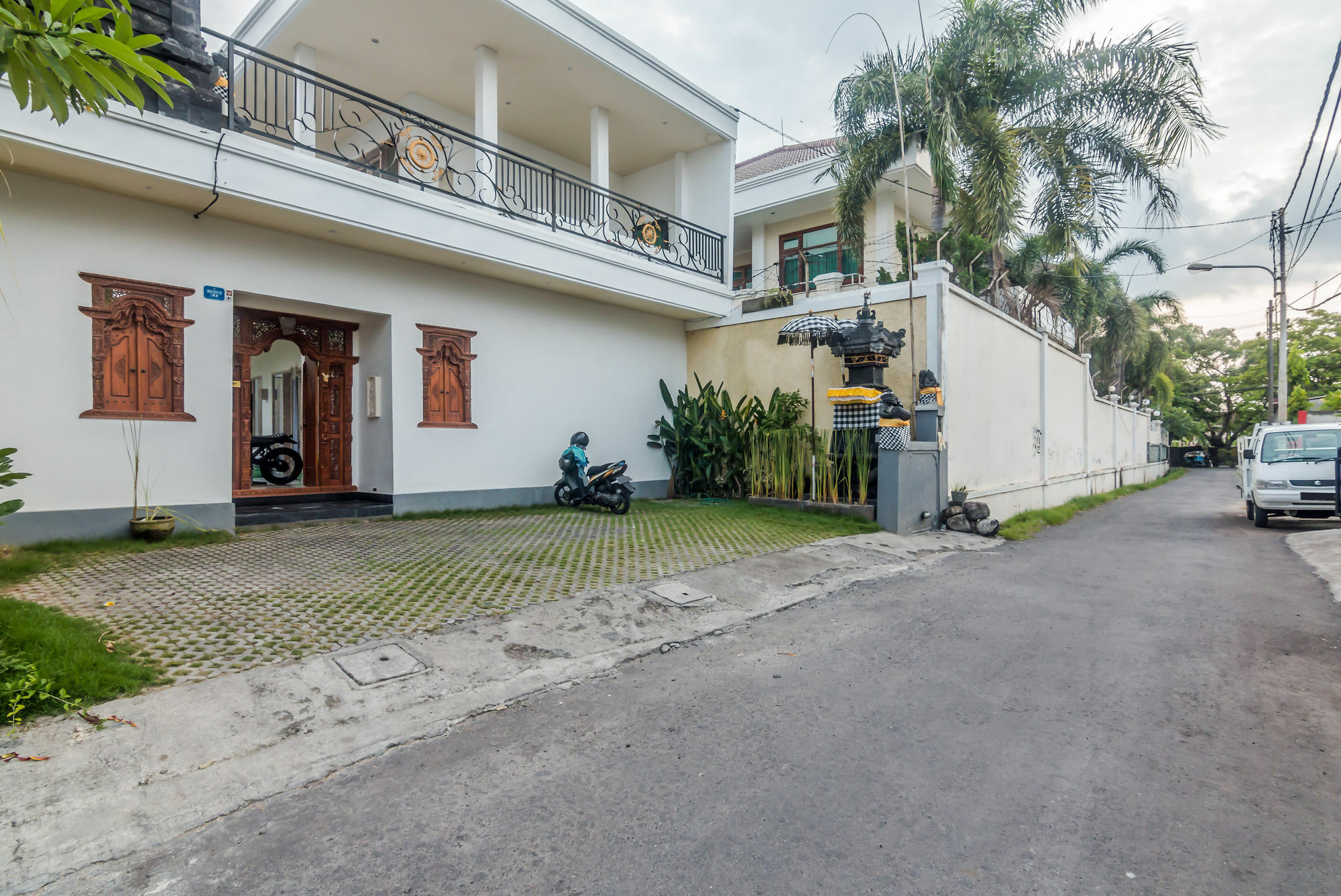 Zen Rooms Denpasar Mertasari Εξωτερικό φωτογραφία