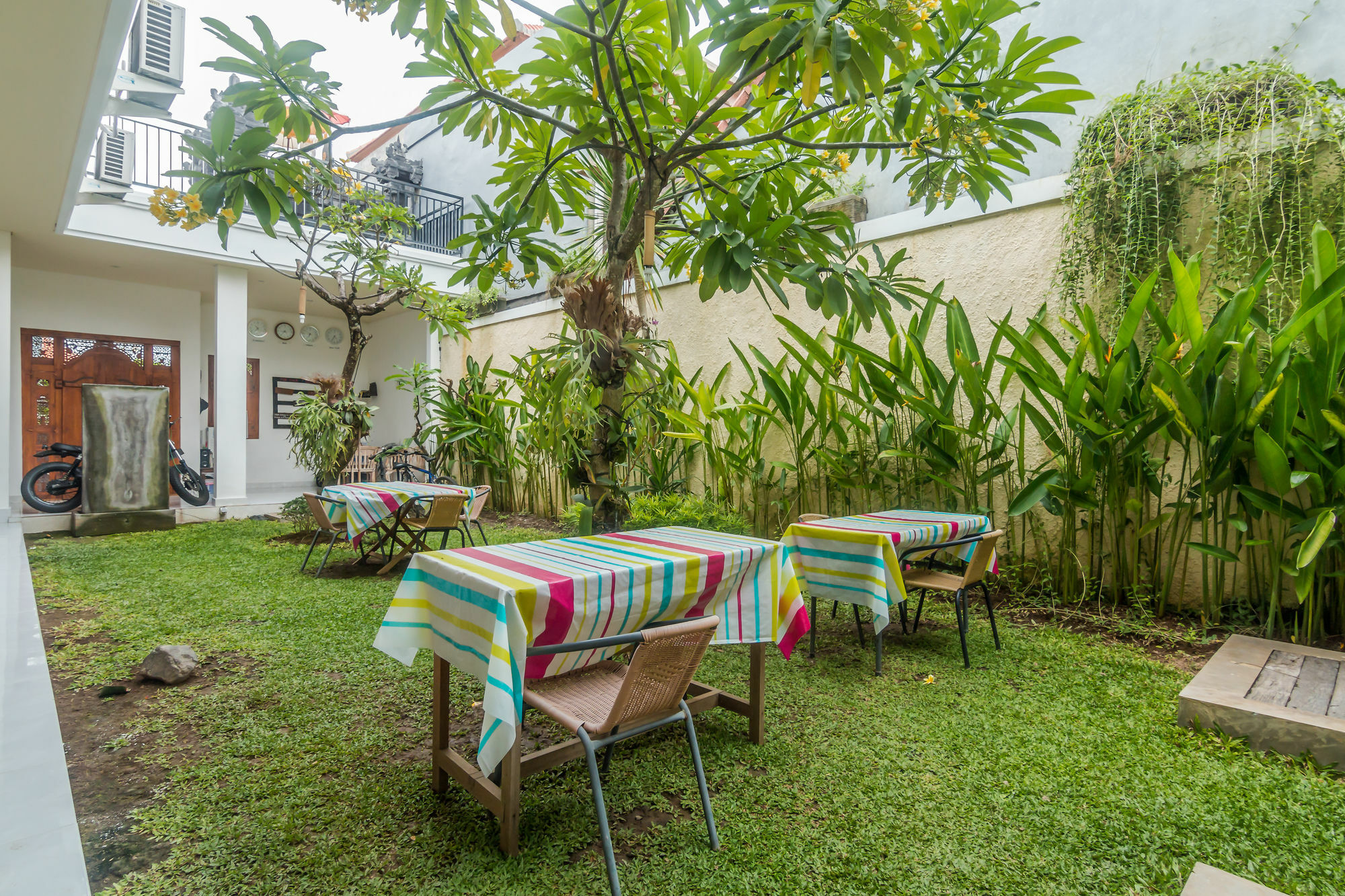 Zen Rooms Denpasar Mertasari Εξωτερικό φωτογραφία